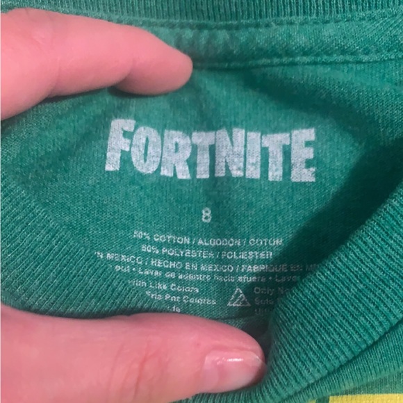 2 boys size 8 Fortnite shirts - Picture 4 of 5
